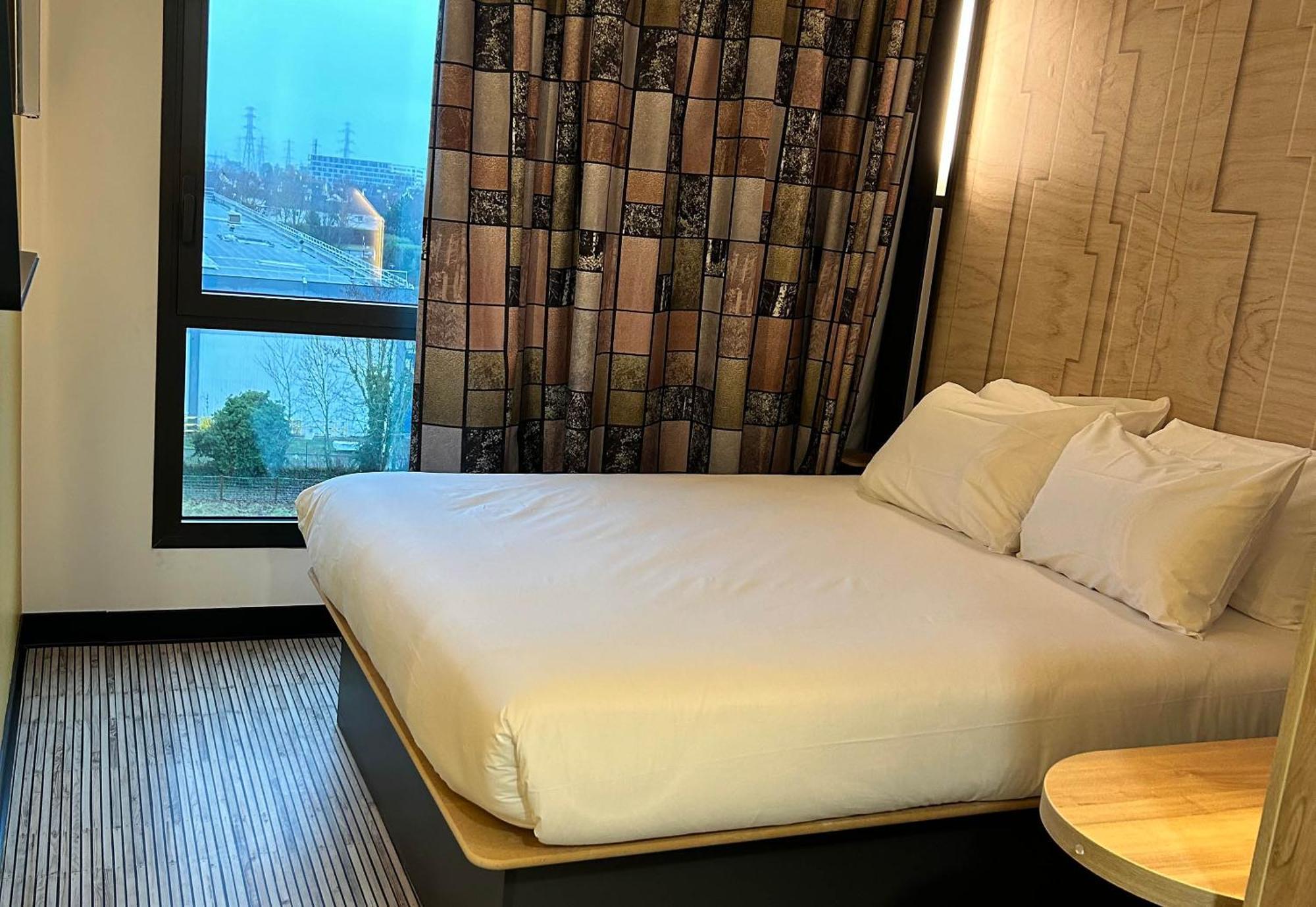 B&B Hotel Cergy Saint-Christophe Gare ภายนอก รูปภาพ