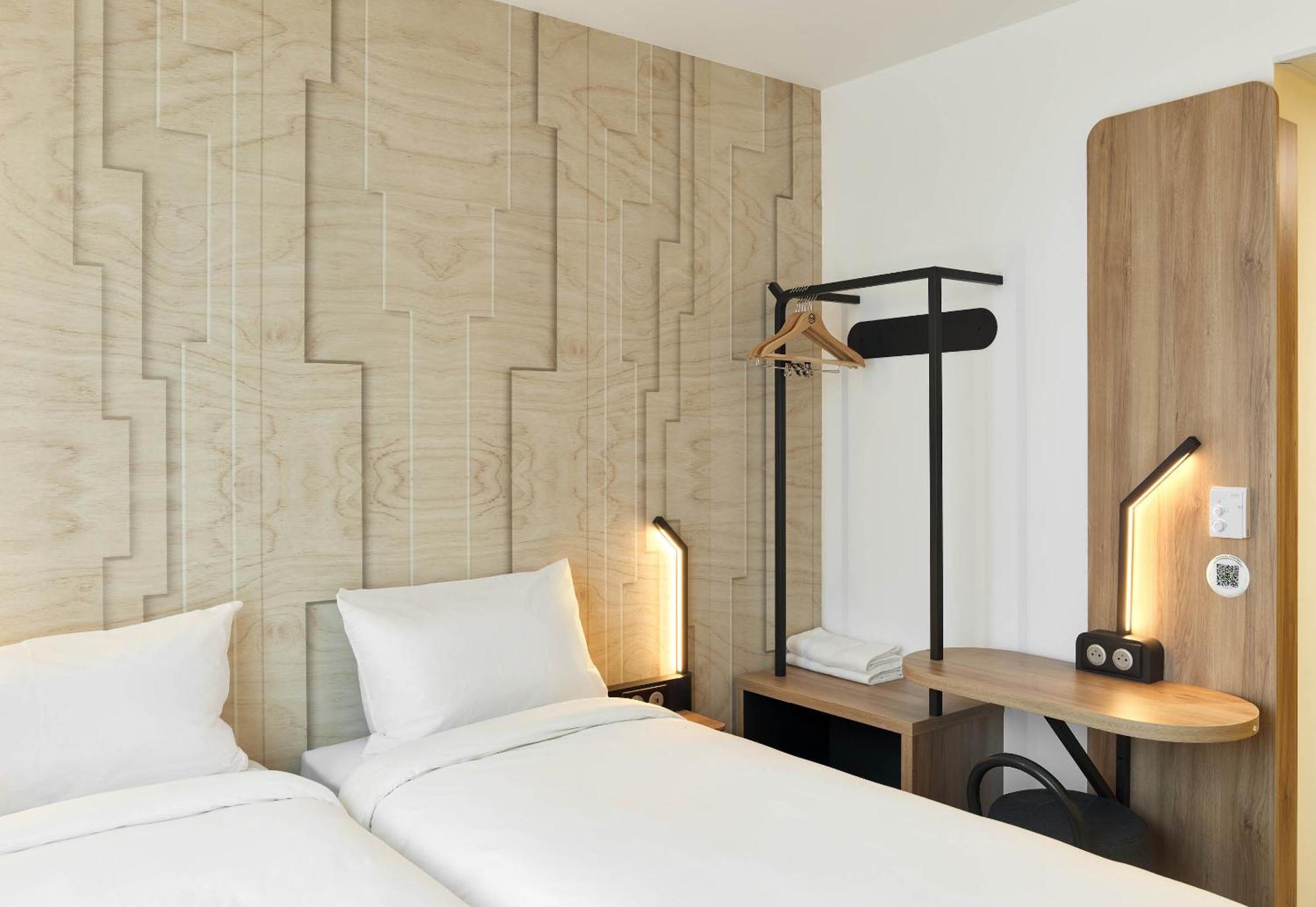 B&B Hotel Cergy Saint-Christophe Gare ภายนอก รูปภาพ