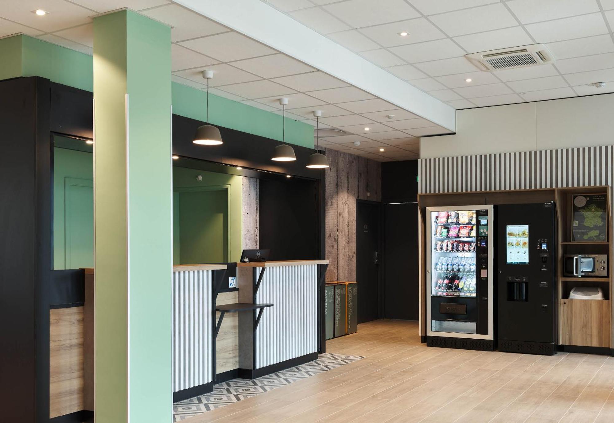 B&B Hotel Cergy Saint-Christophe Gare ภายนอก รูปภาพ