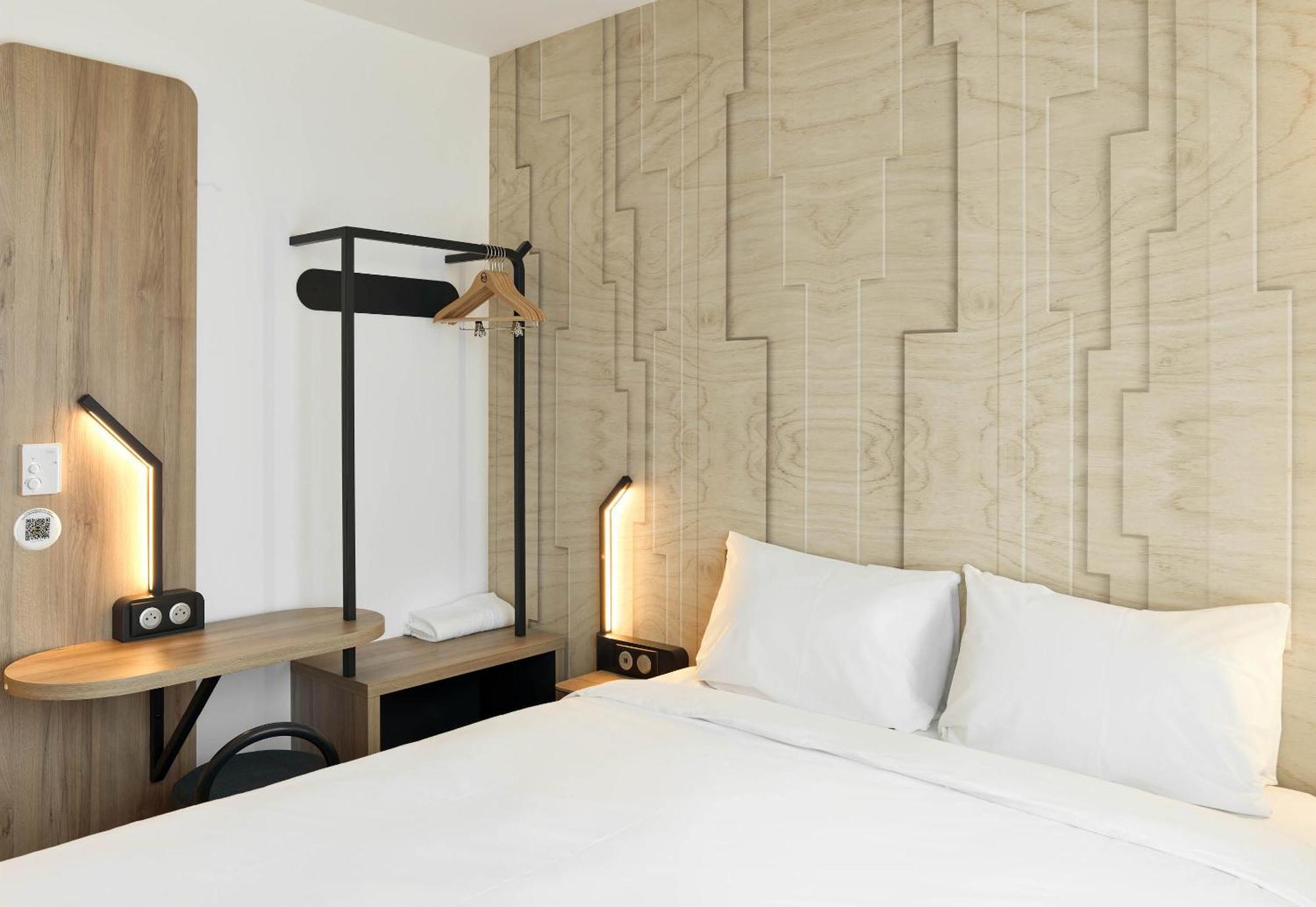 B&B Hotel Cergy Saint-Christophe Gare ภายนอก รูปภาพ