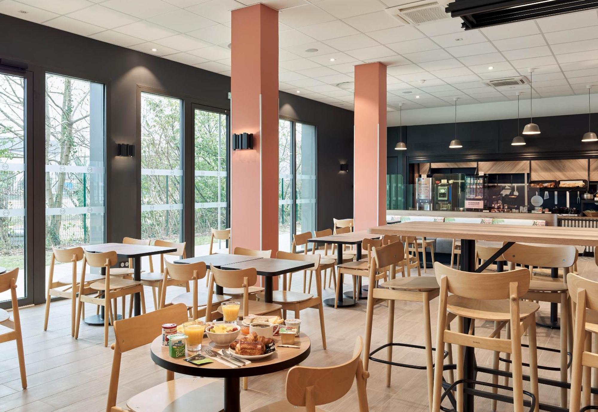 B&B Hotel Cergy Saint-Christophe Gare ภายนอก รูปภาพ
