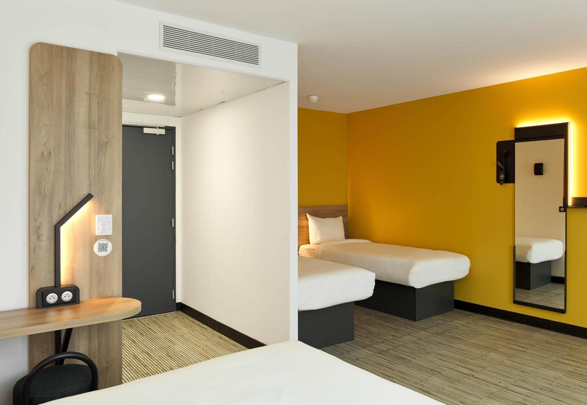 B&B Hotel Cergy Saint-Christophe Gare ภายนอก รูปภาพ